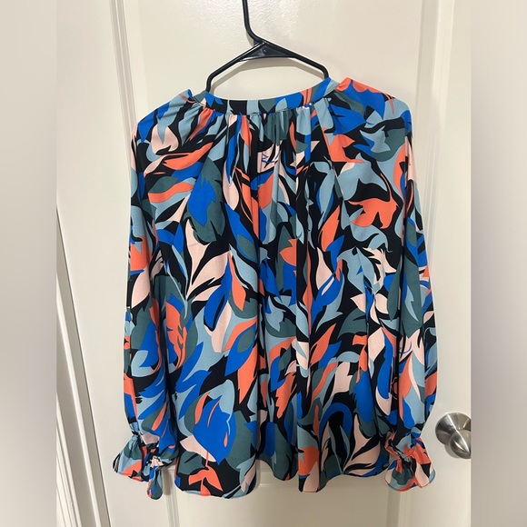 Entro Abstract Blouse in Size Medium - Picture 8 of 8
